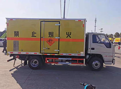 中原镇爆破器材运输车技术升级与安全合规新趋势